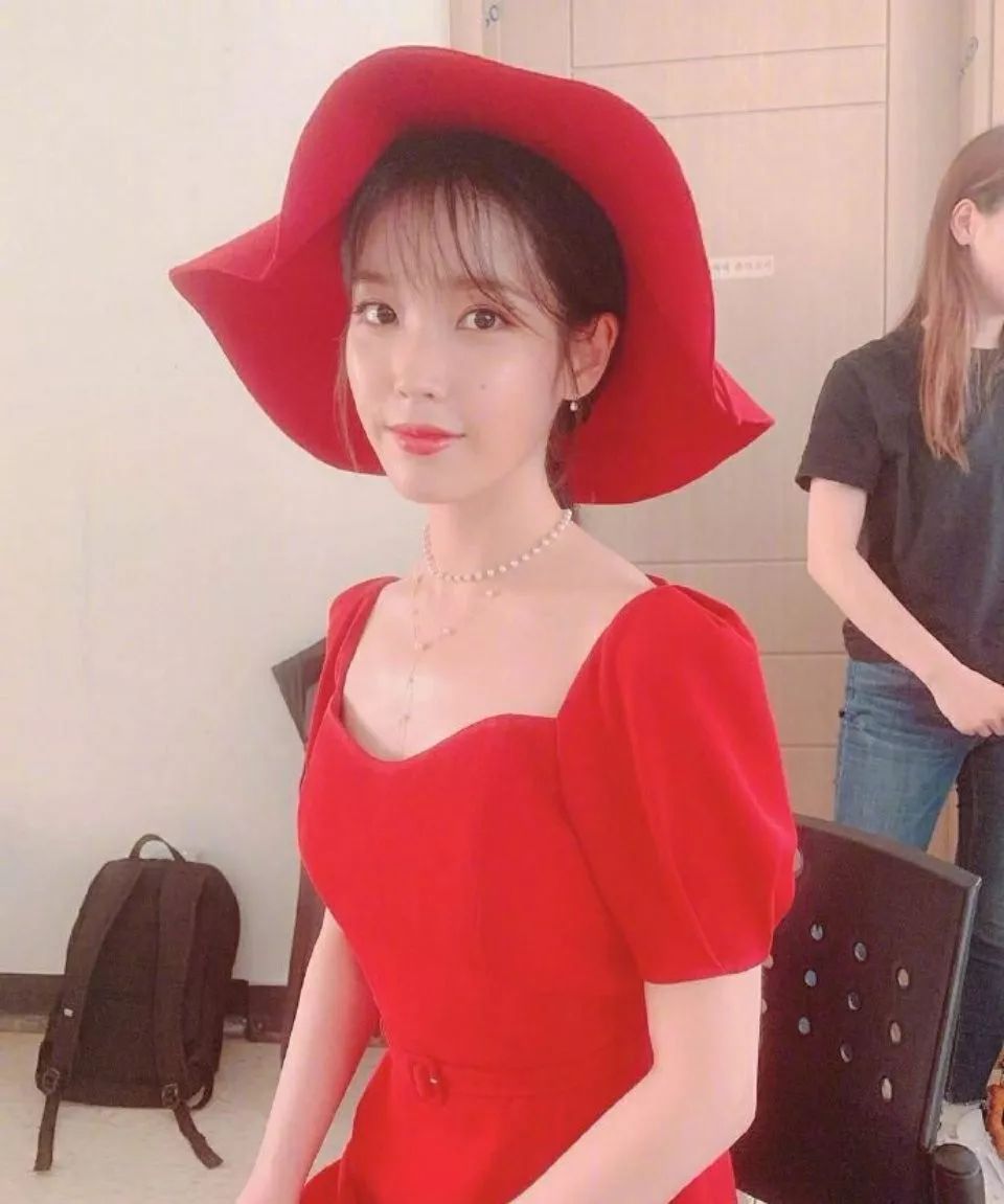 iu悼念雪莉的图片,iu得知雪莉去世崩溃大哭