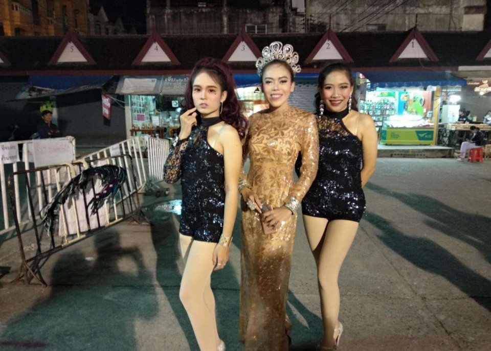 泰国泼水节搞笑事件,泰国泼水节最尴尬的场面