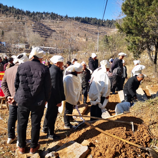 农村不火葬实行土葬是真的吗,山区可以土葬吗