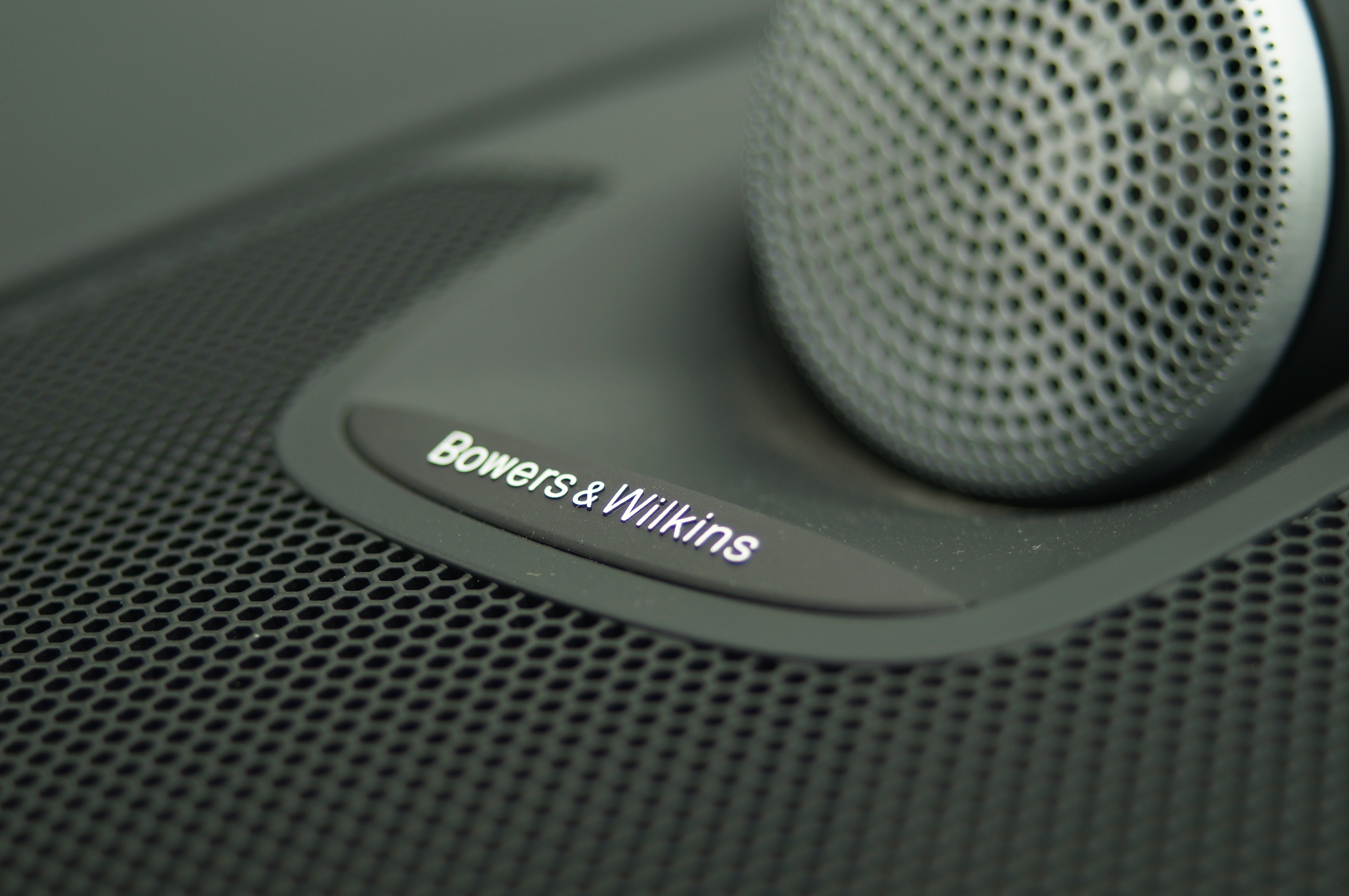 汽车音响品牌性价比高测评,汽车各个品牌音响适合听什么