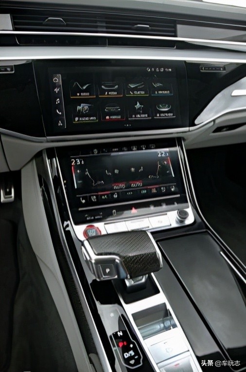 奥迪s82021款60tfsi尊贵版,2022款全新奥迪s83.0t