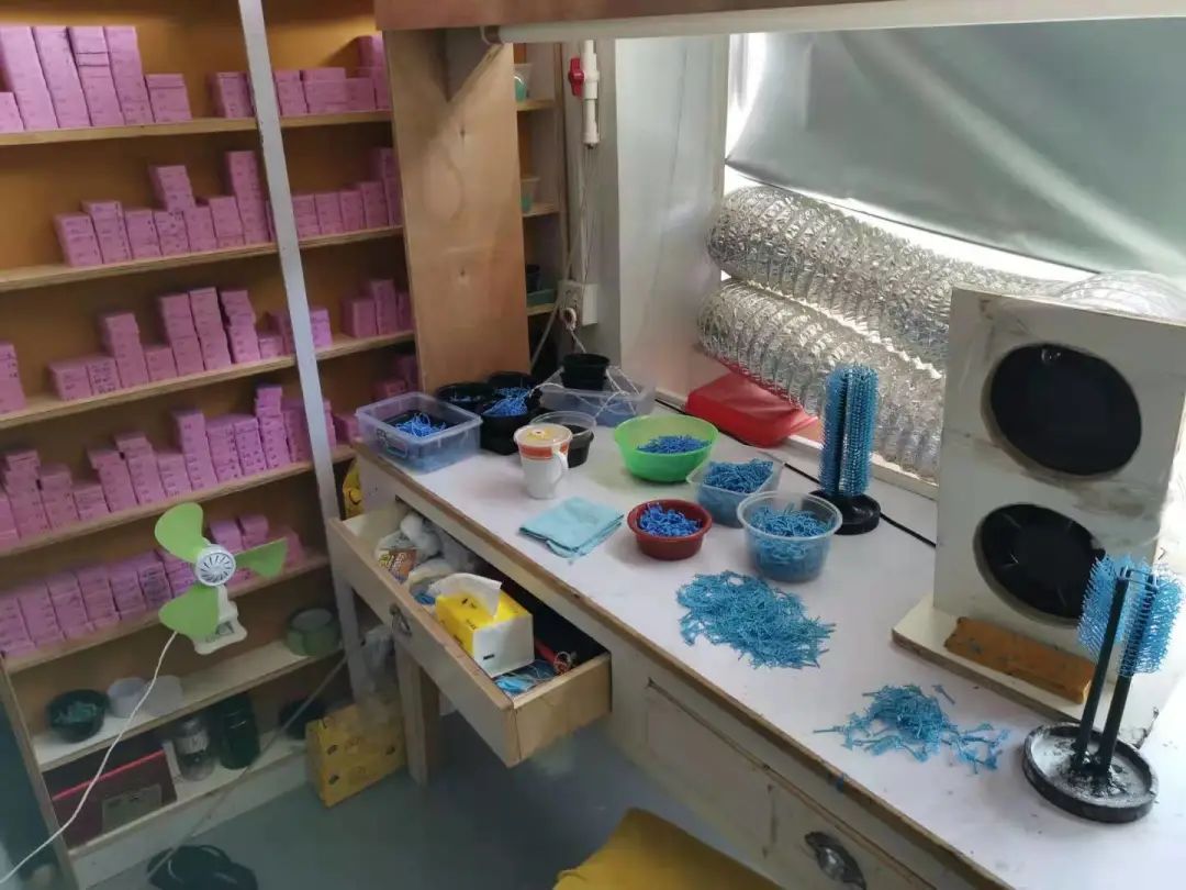 微信、闲鱼上“闪闪动人”的名牌首饰，其实是……|深夜有聊