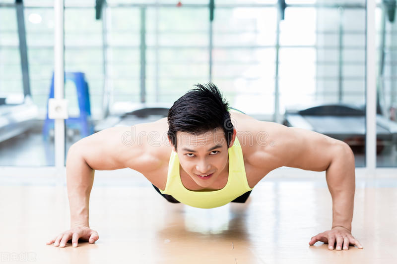 新手健身一周训练计划俯卧撑,黄金健身动作