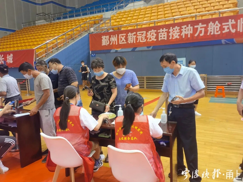 志愿红闪耀在疫情防控一线,志愿红点亮疫线之光