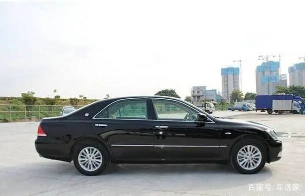 10万左右的丰田皇冠,花10多万买二手豪车划算吗