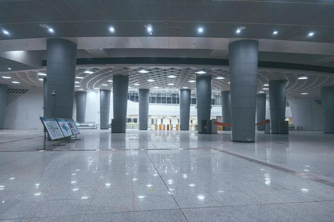 光谷广场地下综合体照片,光谷地下综合体和地下长廊