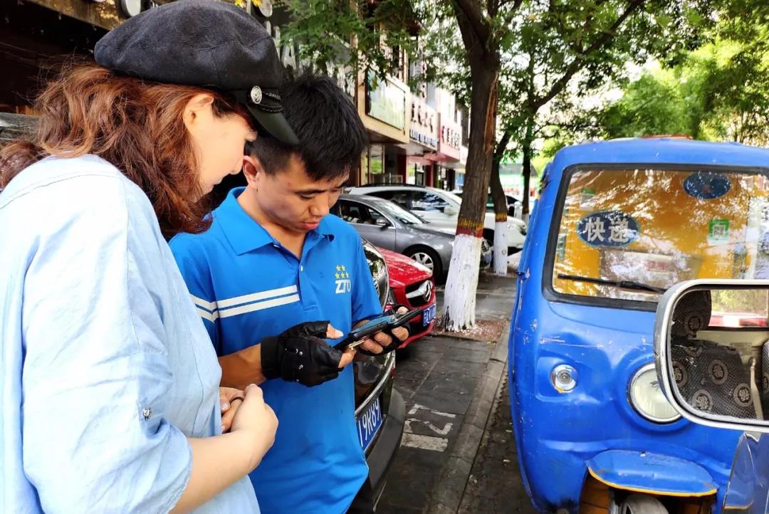 五星快递员收入 (快递员月入过万一天要送几个小时)