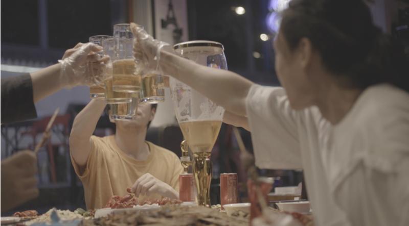 不愿躺平的他们，终于活成一条闲鱼