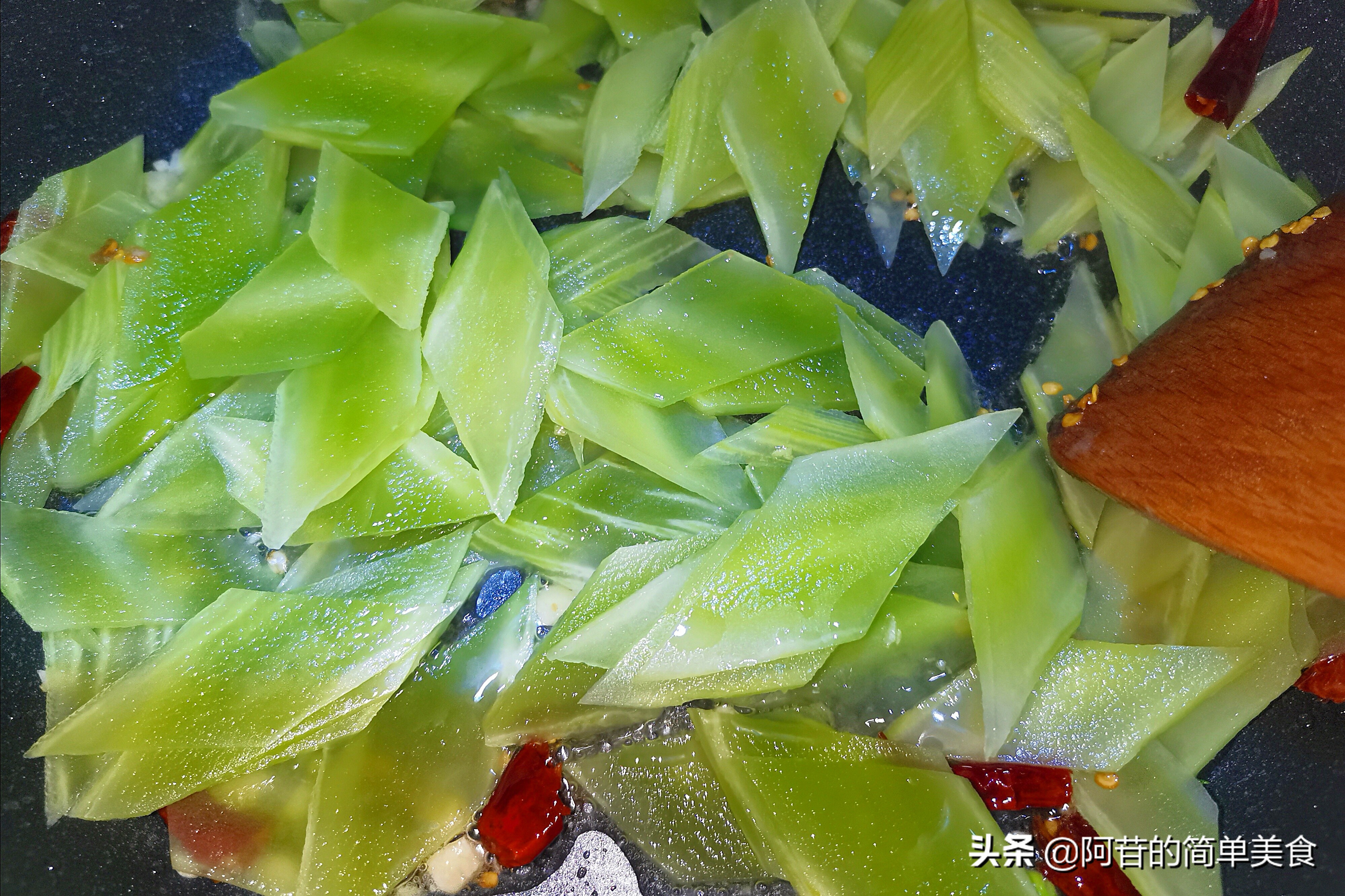 莴笋和莴笋叶子炒肉一起炒怎么做,莴笋炒肉片最好吃的方法