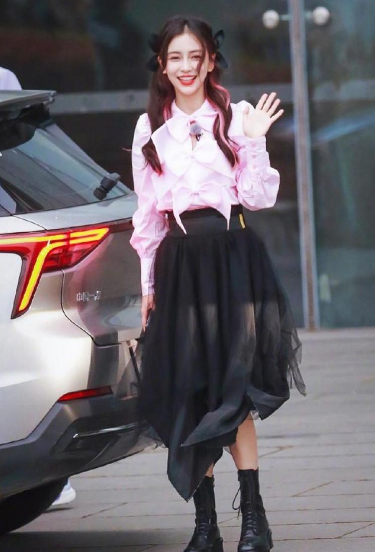 杨颖最新穿搭照,杨颖最新一期的造型