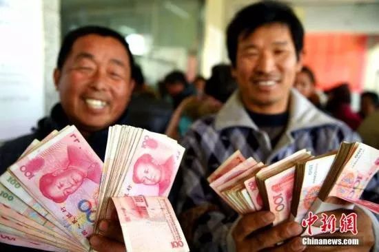 马云挑战世界拳王梅威瑟,马云和梅威瑟打表演赛