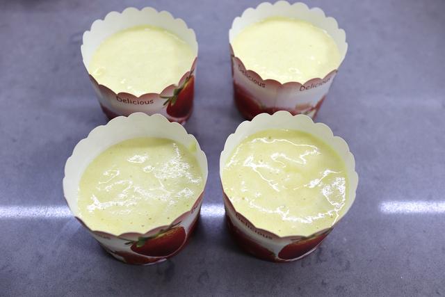 无油无糖的小蛋糕，老人和血糖高的人特别喜欢吃，暄软蓬松解馋