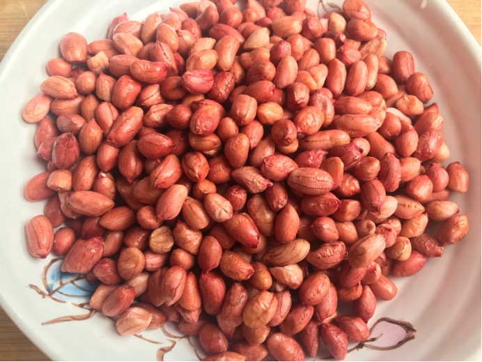 炒过的整个花生米返潮了怎么办,炒花生的盐可以反复炒几次