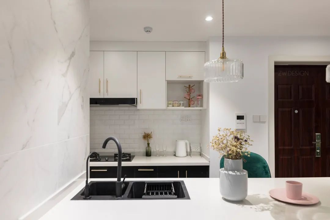 75平小户型客厅装修现代简约风,套内70平现代轻奢风格