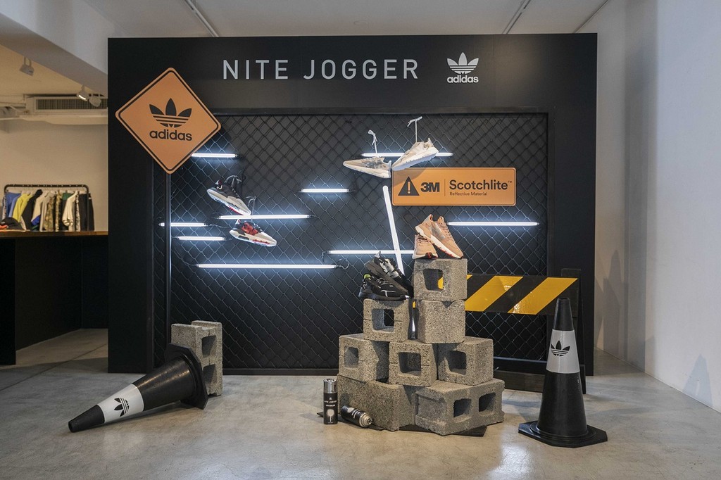 水原希子牛仔短裤,水原希子阿迪排扣短裤