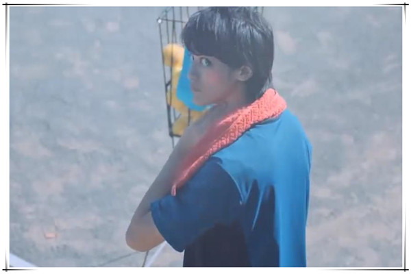 现实中出现二次元大眼会怎样？看到这对情侣，我全明白了