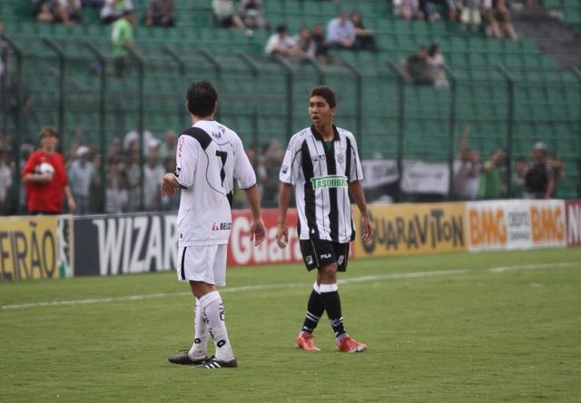 菲尔米诺不看人射门,菲尔米诺是前腰还是中锋