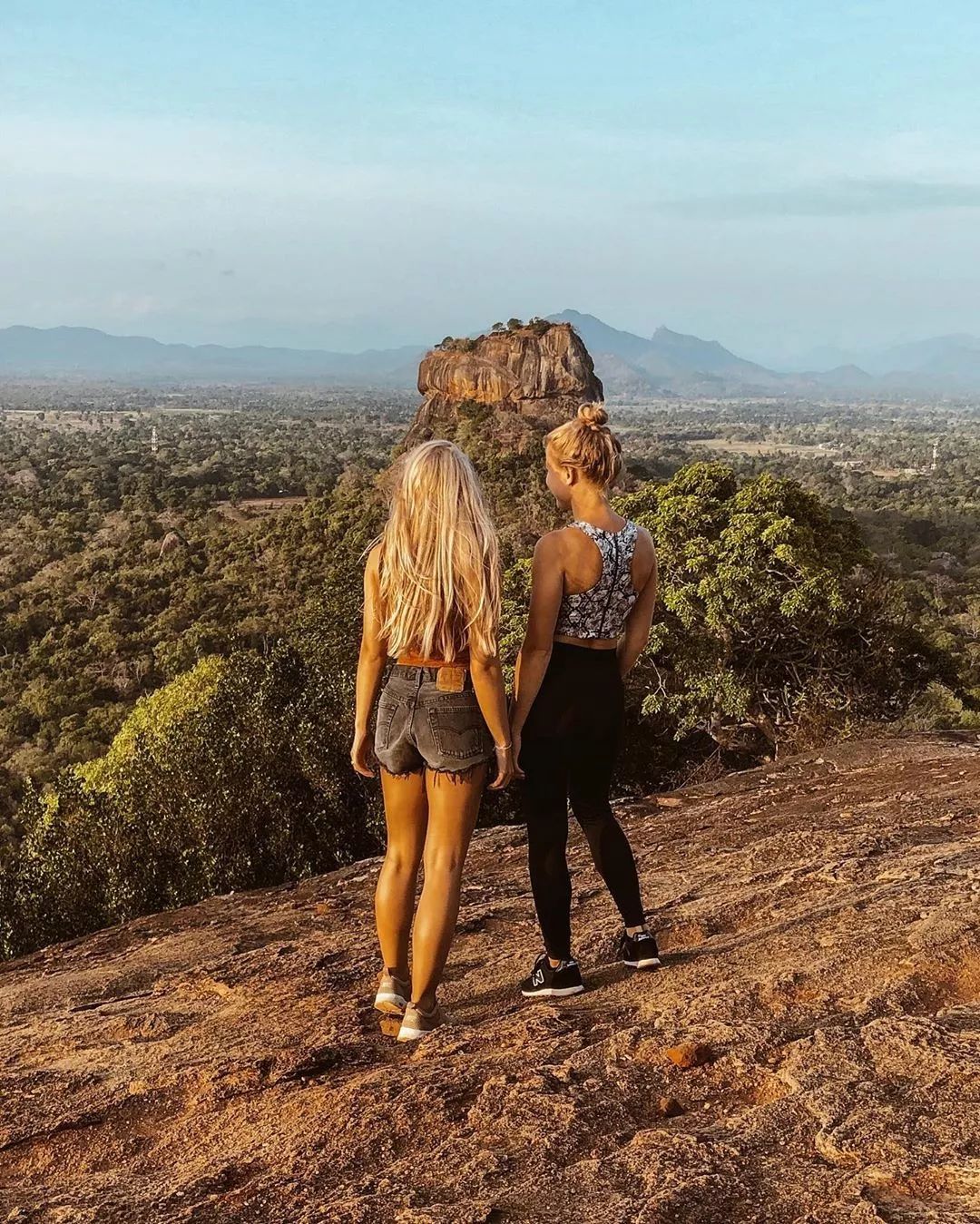 现在哪个国家免签证费,推荐几个消费超低免签的几个国家