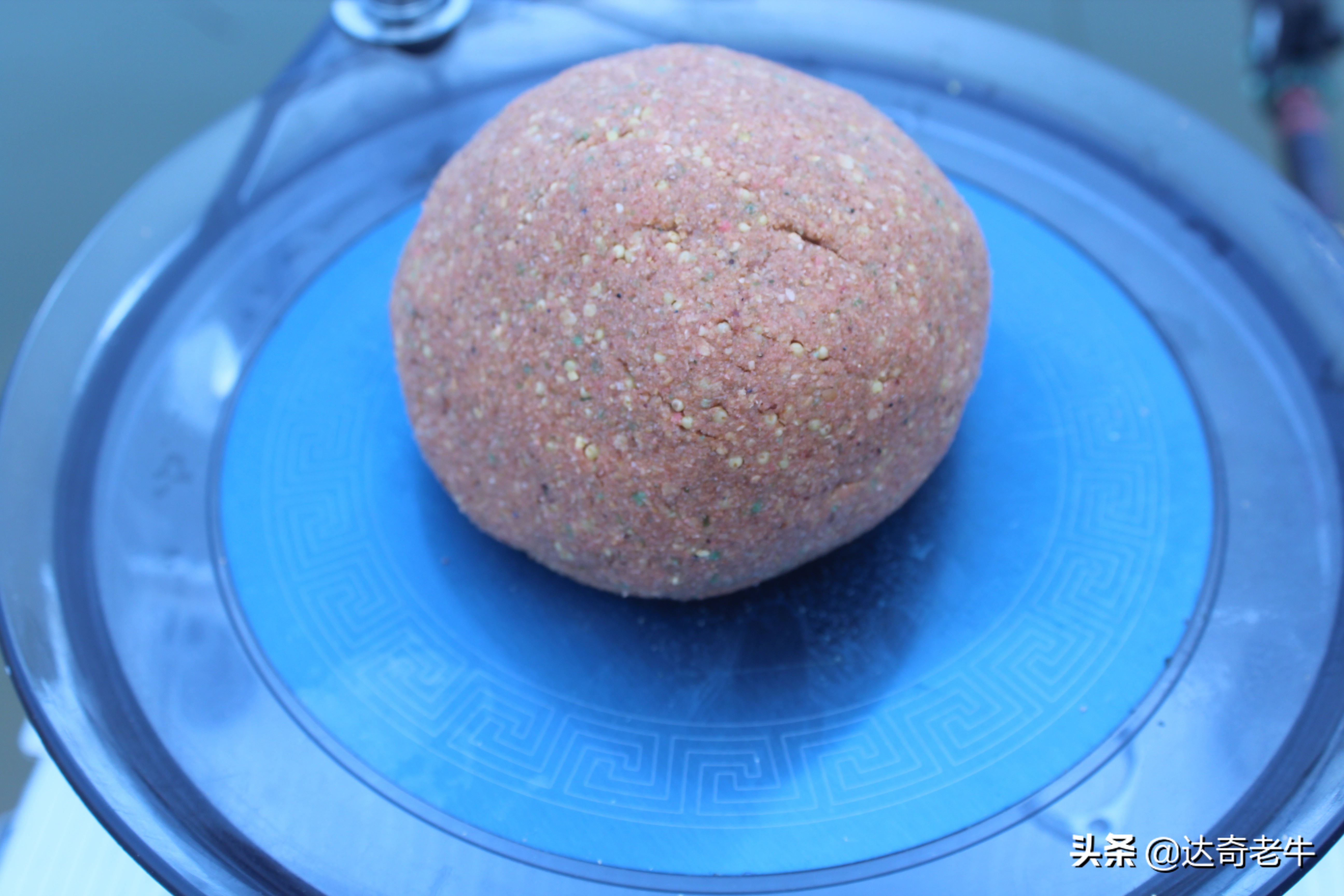 无倒刺的鱼钩怎么挂蚯蚓最好,不怕跑鱼的鱼钩