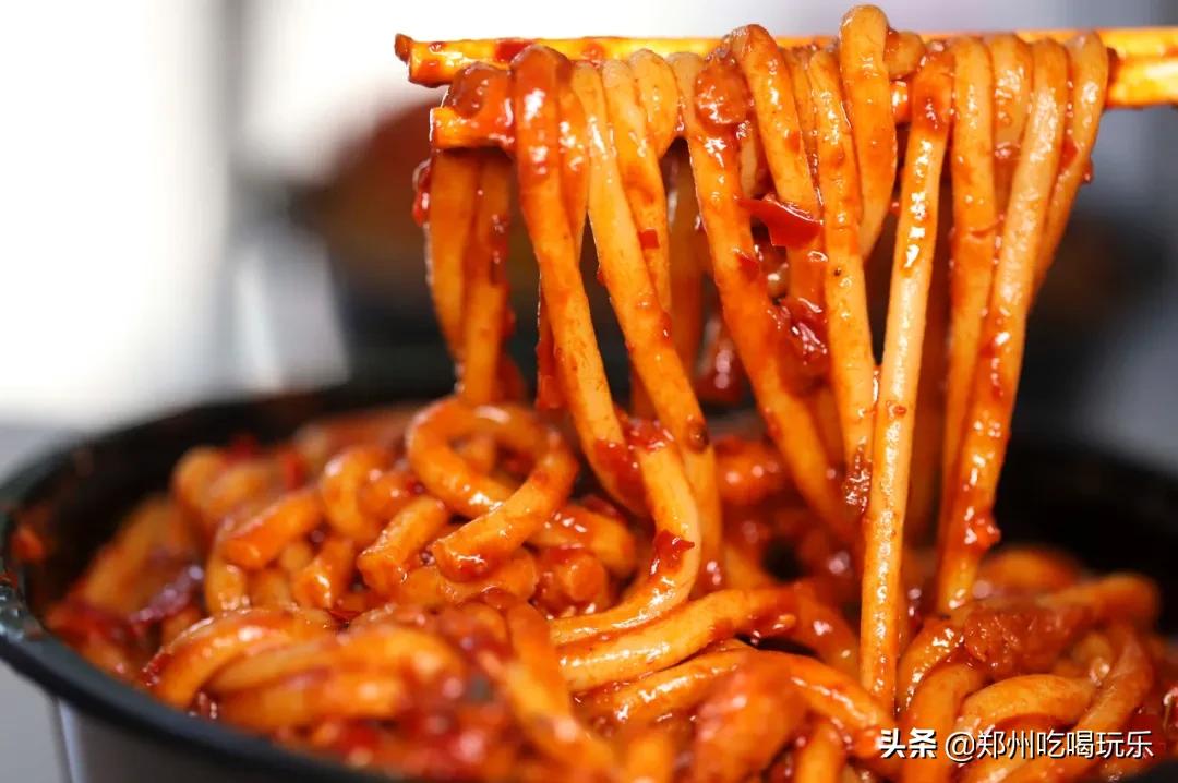 上头！爆辣*疆新**炒米粉，飙泪也想嗦完