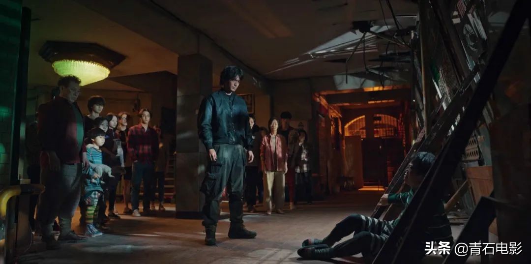 连续4天上榜，比《王国》尺度还大，不愧是一集30亿韩元的韩剧