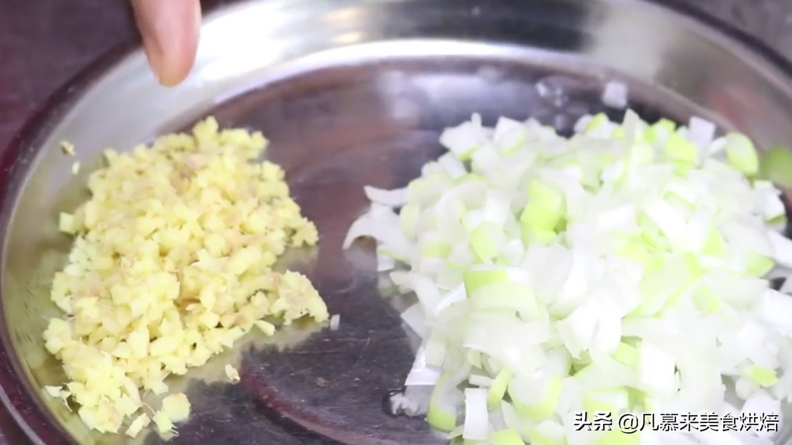 怎样让肉馅更粘稠,怎么让调好的肉馅不发柴