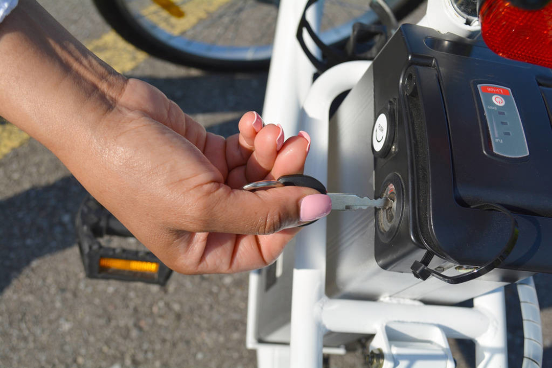 电动车48v充电器能充24v吗,电动车48v充电器可以充12v电池吗