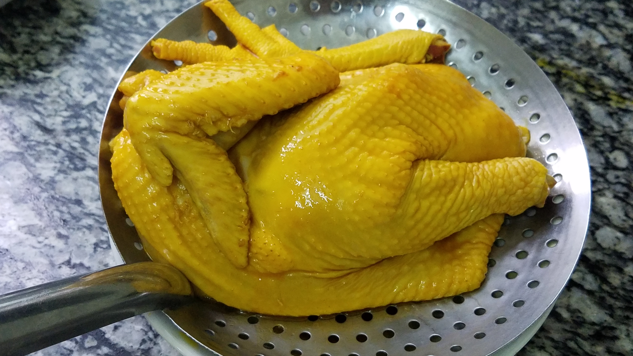 广东正宗的水煮盐焗鸡,广东用盐的盐焗鸡爪的正宗做法