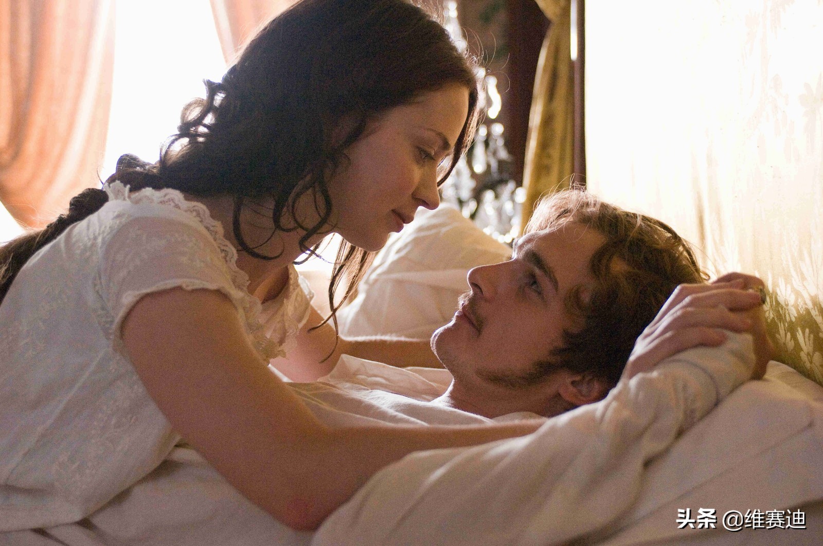 艾米莉:因口吃跟演戏结缘,屡次错过漫威角色,却依然扛起一片天