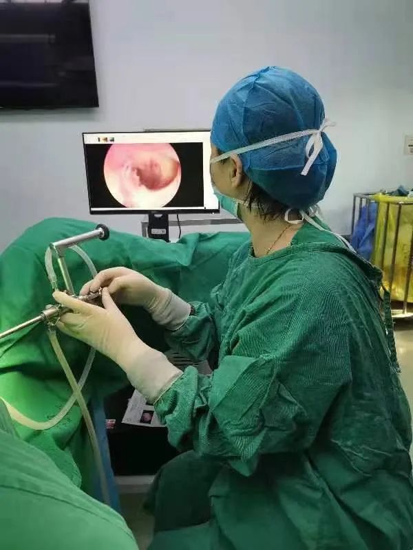 紧跟医学前沿三亚中心医院成功开展宫腔镜刨削系统手术为90后未婚女性摘除粘膜下肌瘤