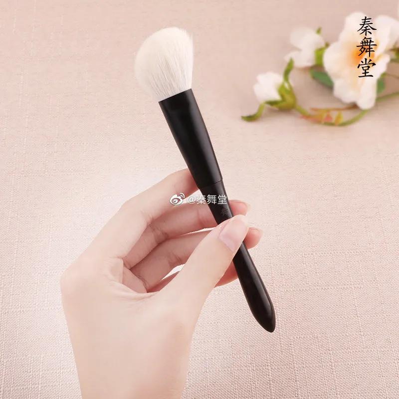 妆后没有想象中好看？想要提升化妆技巧，离不开这些工具