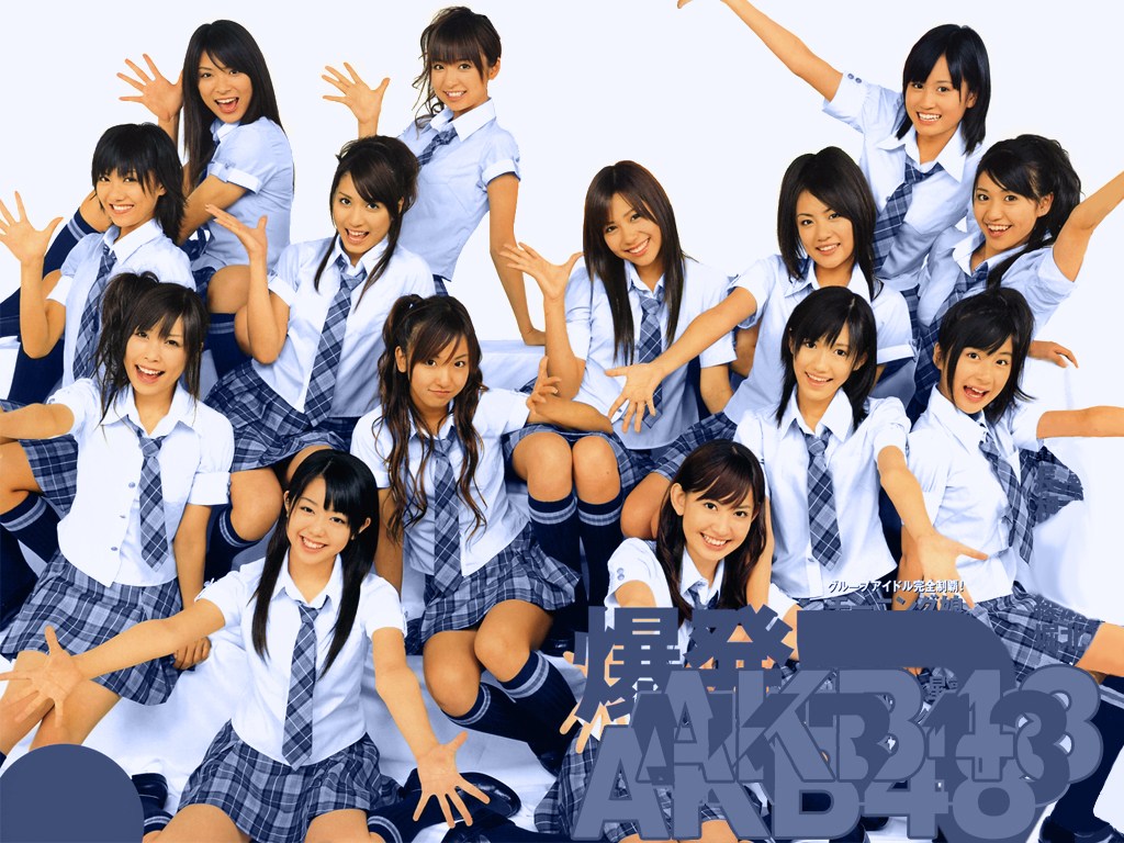 日本一位中年油腻胖大叔：从事业顶峰跌落谷底后，反弹力爆发，打造出风靡全球的美少女天团AKB48