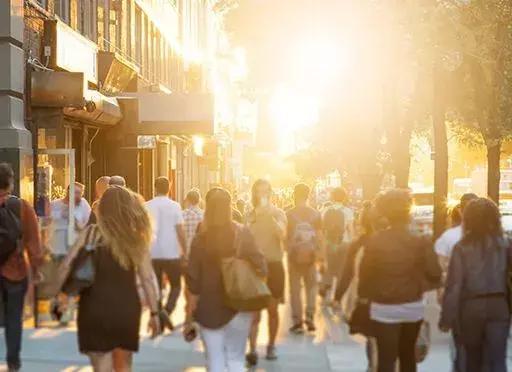 每个月租房2500元,100万的房子月租金4000