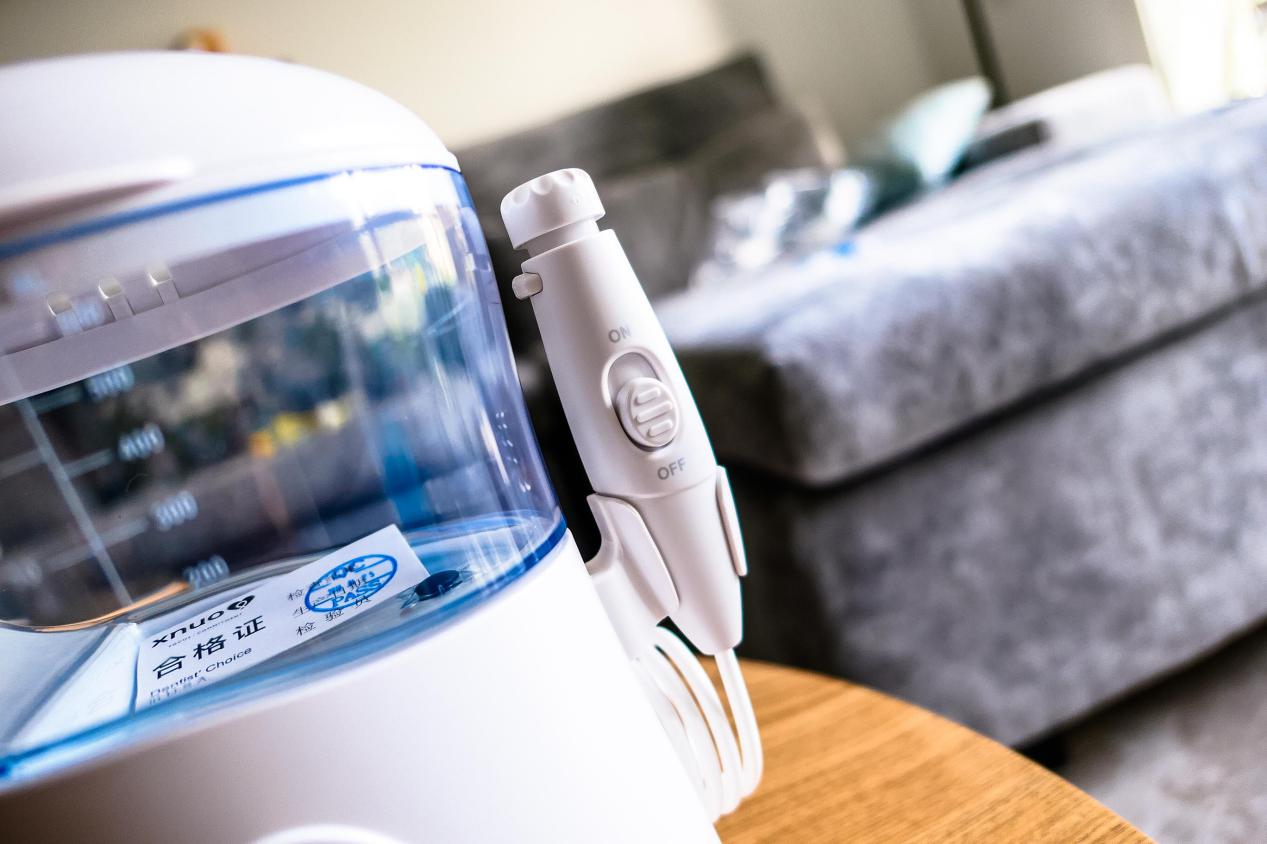 天天宅家胡吃海塞,水牙线比电动牙刷更靠谱!用过的都知道