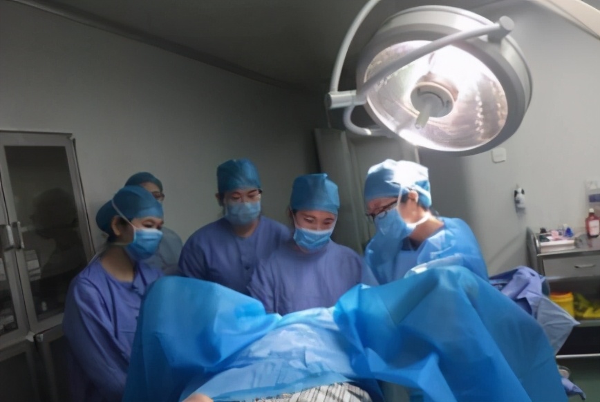 冬天顺产生孩子产房里冷不冷,为什么生孩子时产房冷飕飕的