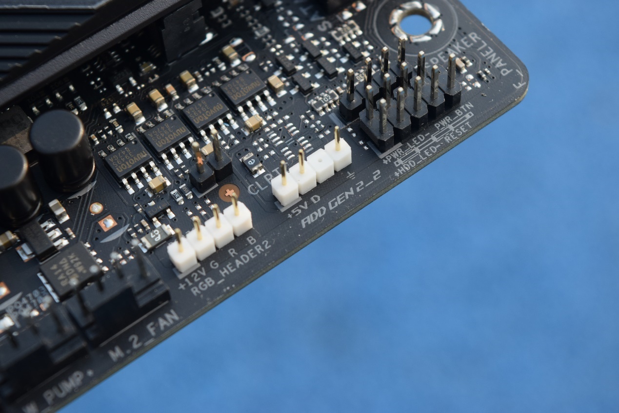 RAID实用、灯光好玩，跨代升级的ROGStrixX570装机点评