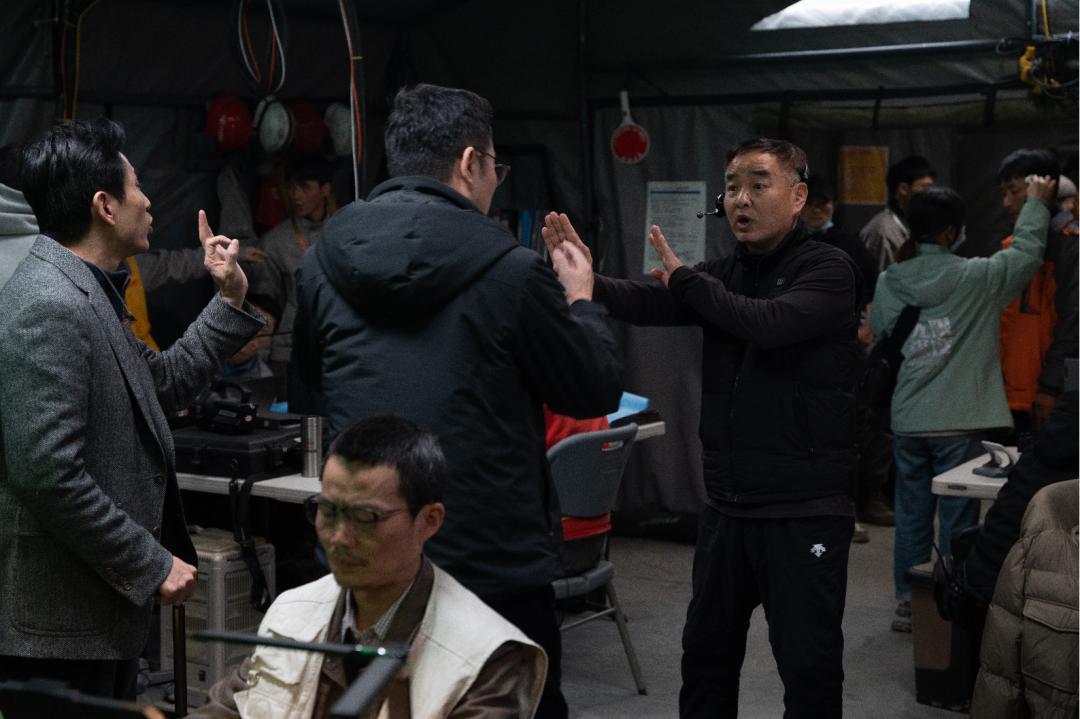 峰暴电影朱一龙怎么拍摄的,朱一龙徒手攀岩花絮