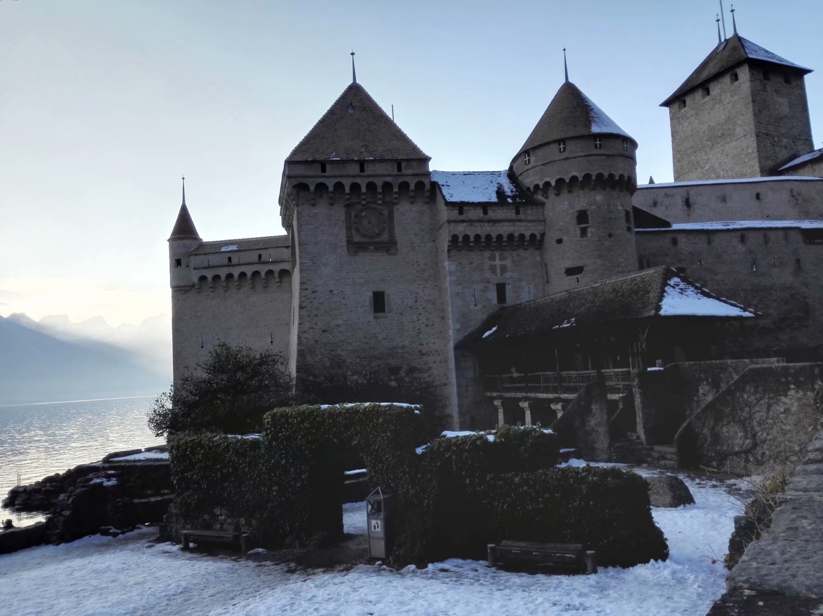 瑞士最美古堡在哪里,瑞士西庸城堡在哪个城市