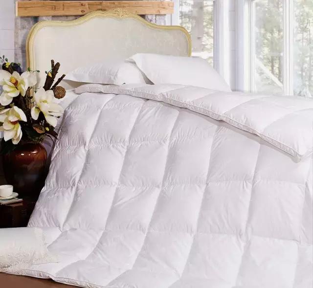 天气厚被子收起来了,夏季羽绒被能洗吗