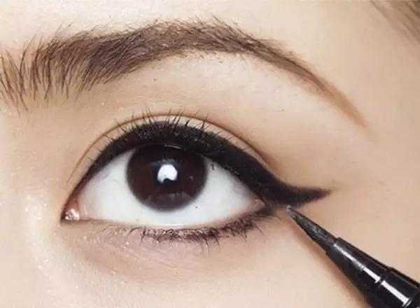 画内眼线用什么笔好,眼角内眦如何画内眼线