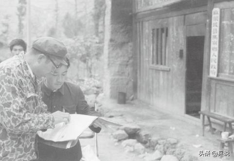 32师撤下老山备战,亲属纷纷探望,师规定:大年初六,全部离队