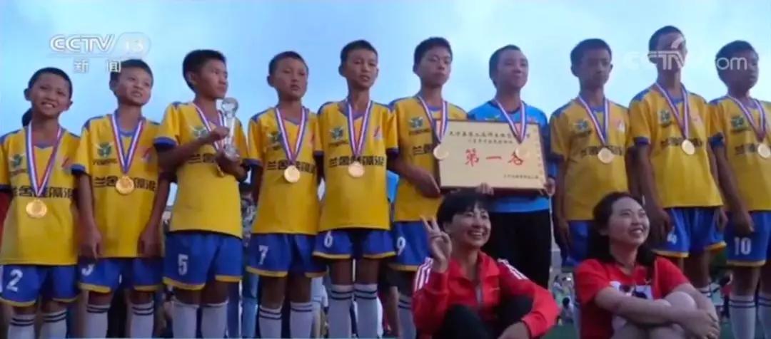 教足球的语文老师,教诗词的语文老师