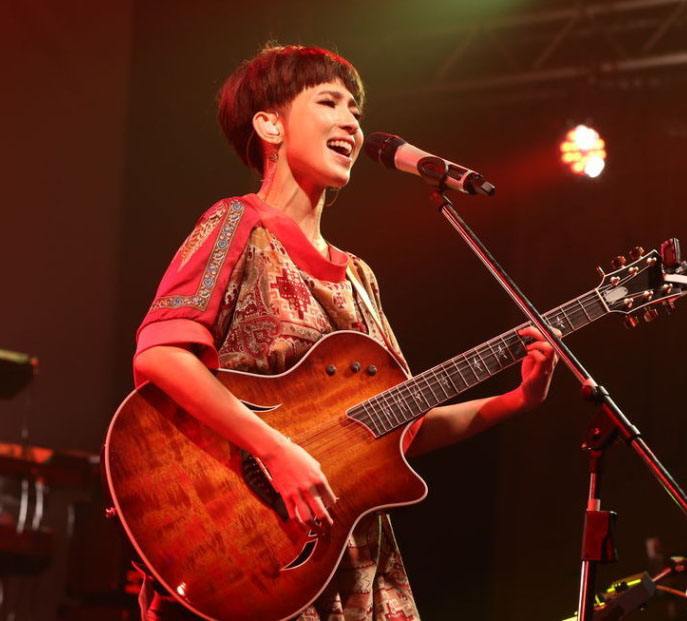 戴佩妮十大金曲合集,戴佩妮金曲奖封后