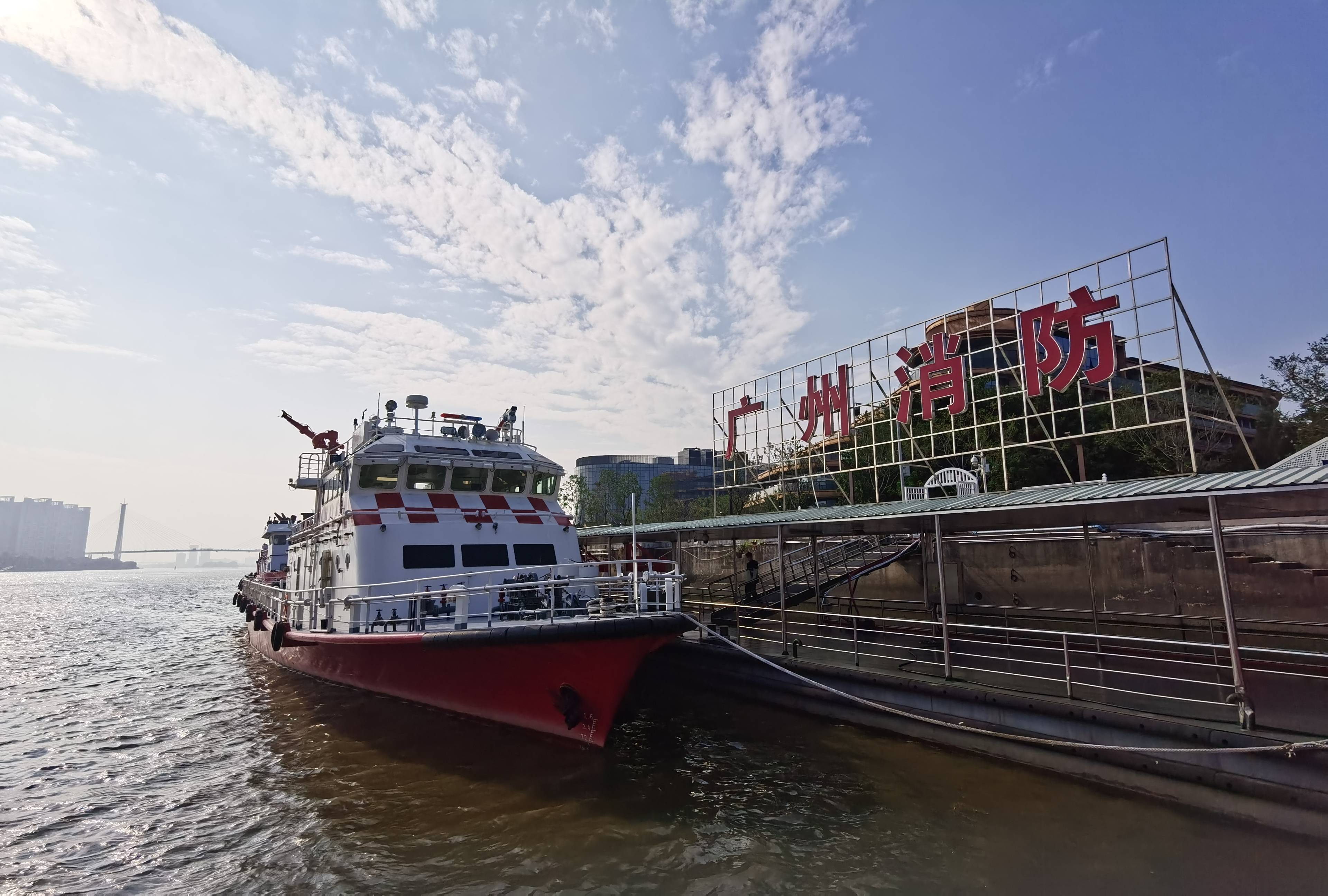 有一个消防蓝朋友是怎样的体验,给你一天时间