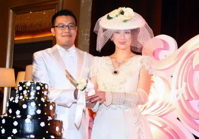 晶女郎孟瑶与富商离婚！曾因身材被赞邱淑贞接班人，婚后却成微商