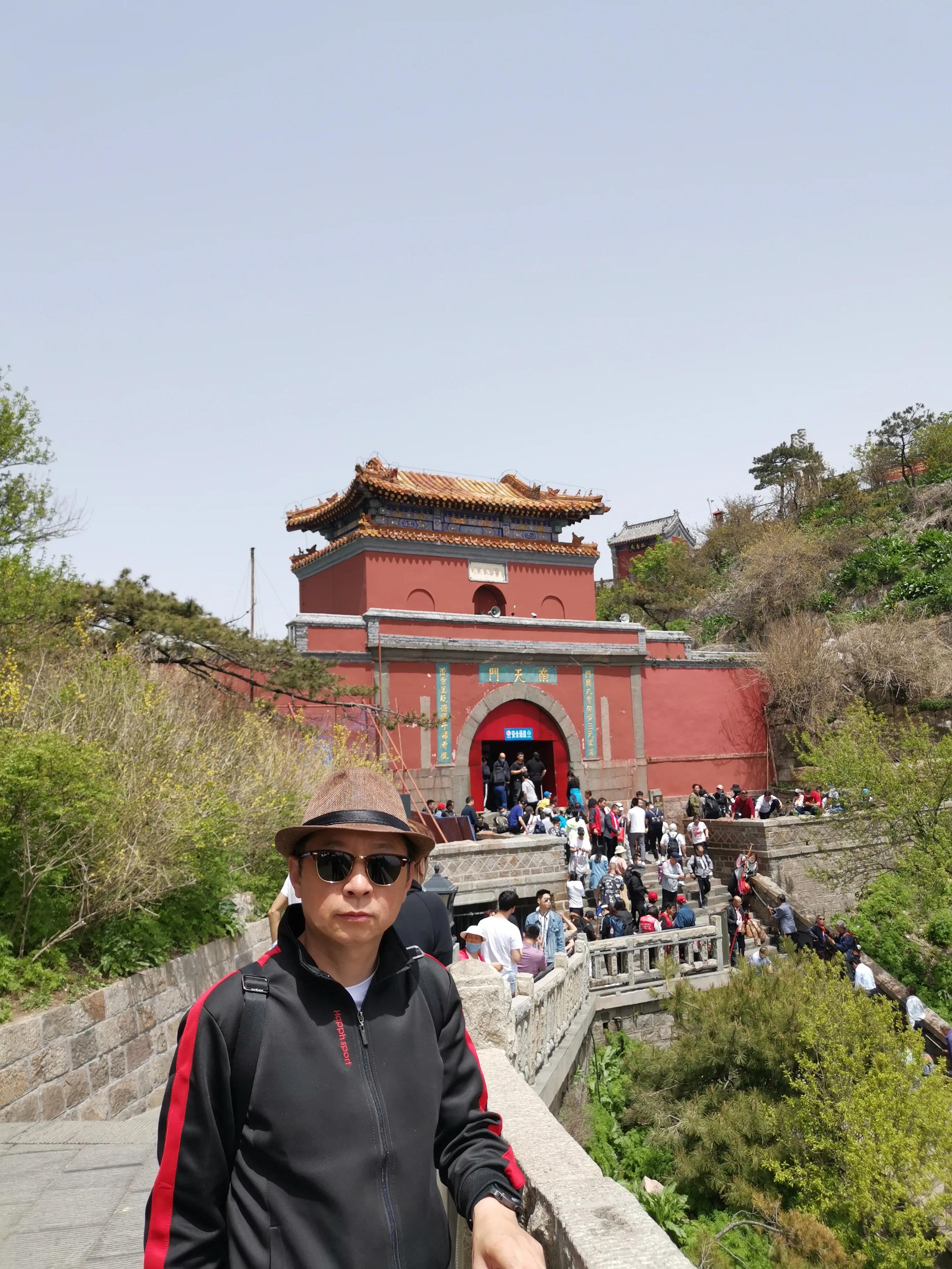 我在泰山望*安泰**（鲁跑之十四）