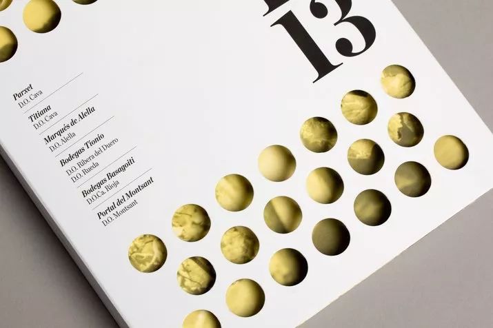 公司画册封面简单大气,红色画册封面手绘简约大气