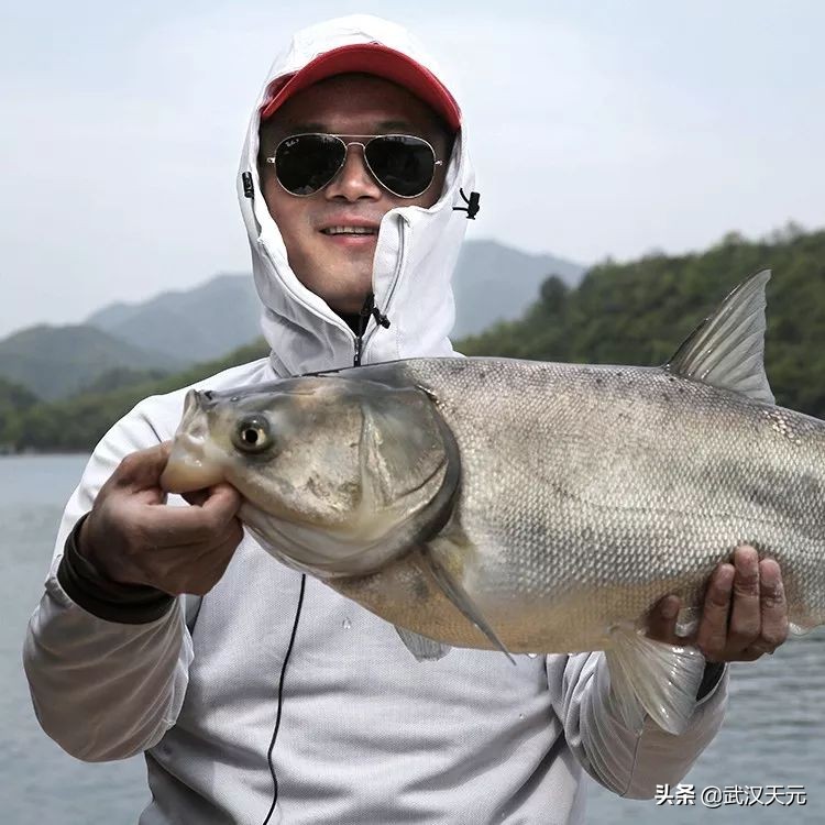 把路亚艇价格打下来,把鱼饵的价格打下来