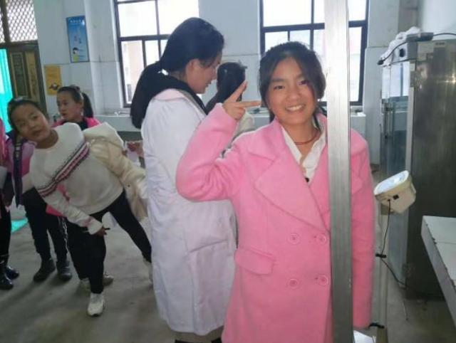 青少年吃什么药可以促进身高发育,10岁女孩身高156厘米体重50公斤