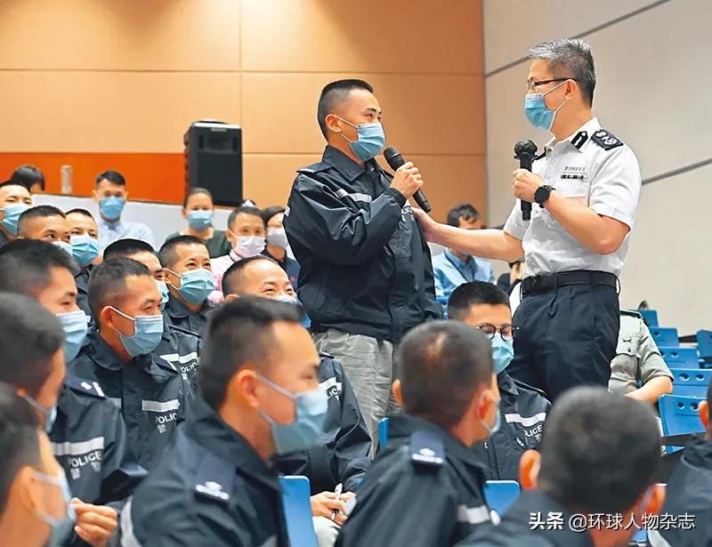 黑帮火拼竟飞车闯警署！港警“一哥”震怒，带队扫黑4天抓近300人